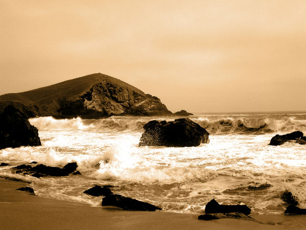 Jos Antonio Galloso. El Chanque tras ola que revienta, Punta Negra, Lima 2007